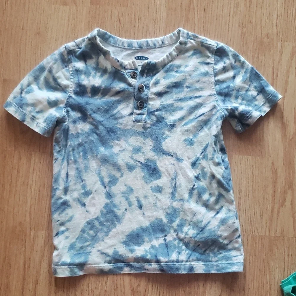 8 Short Sleeve Boy's T-shirts Size 4 T